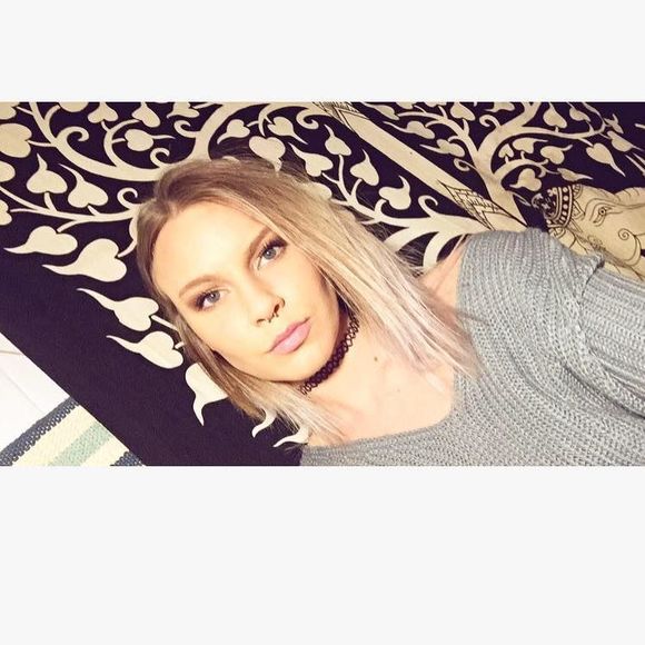 Meet your Posher, Paige - Picture 1 of 1